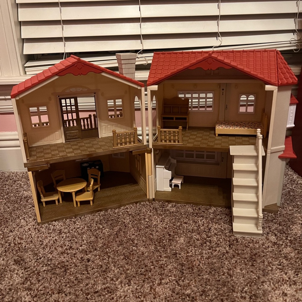 BUNDLE Like New Calico Critters Set with House, Bakery, Etc